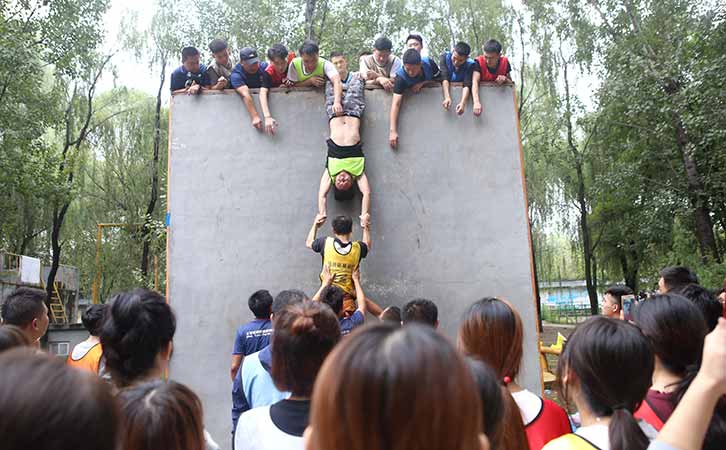 拓展训练课程：团队凝聚力打造